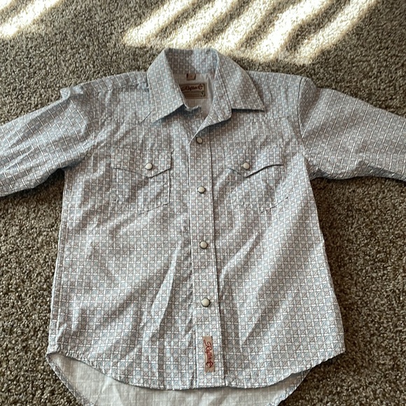 Long sleeve button down shirt, size small - Picture 4 of 4